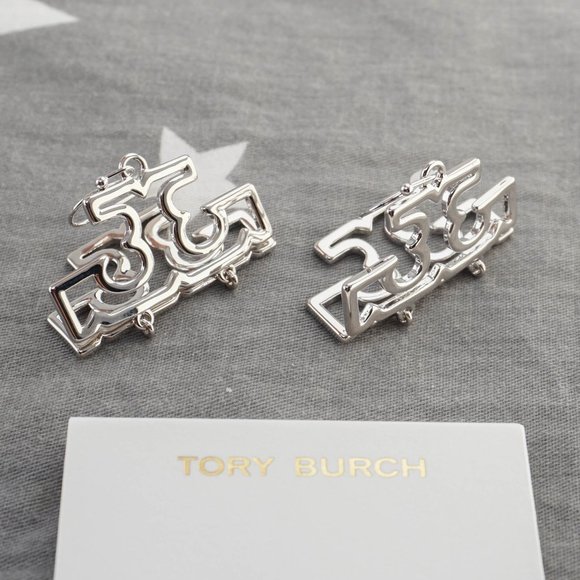 NEW Tory Burch Britten Hinged Dangle Statement Earrings in Silver Polished - Picture 5 of 5